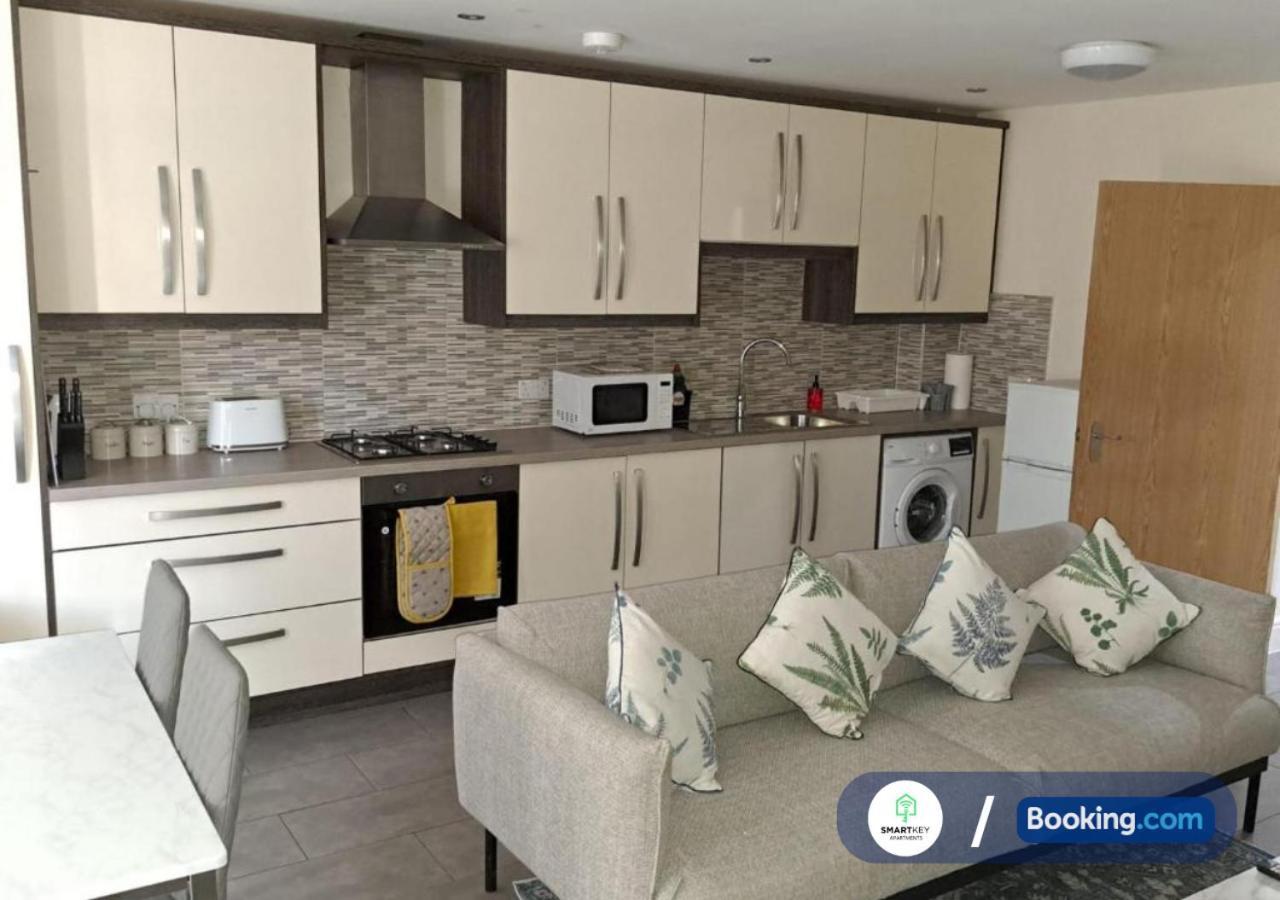 Modern 2 Bed 2 Bath Apartment Free Parking Watford  Exterior photo