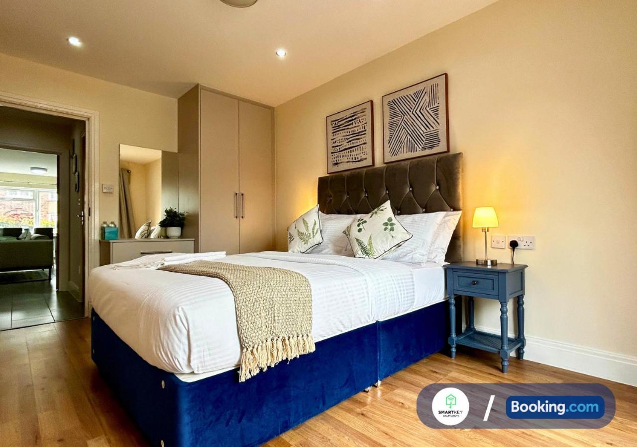 Modern 2 Bed 2 Bath Apartment Free Parking Watford  Exterior photo