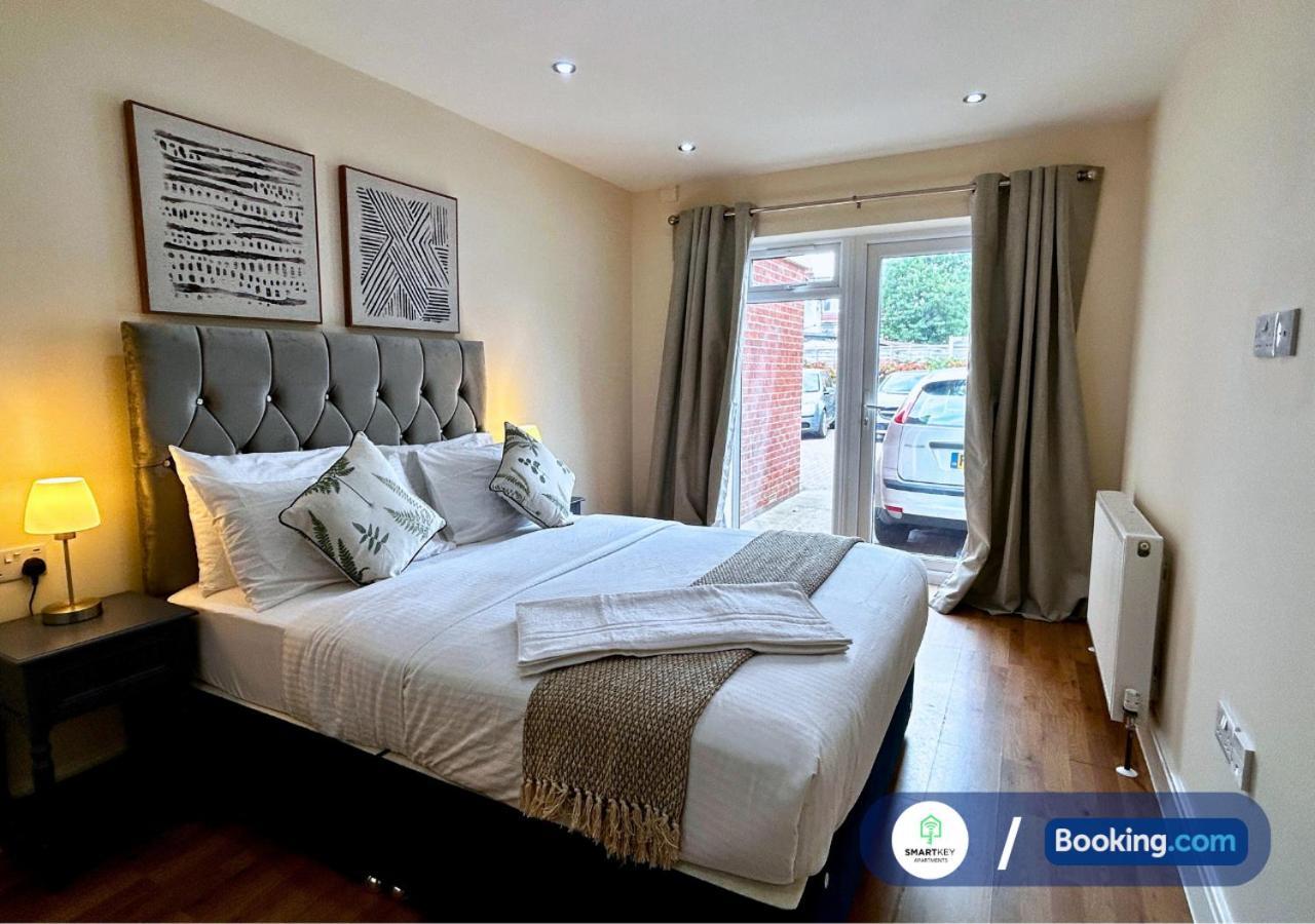 Modern 2 Bed 2 Bath Apartment Free Parking Watford  Exterior photo